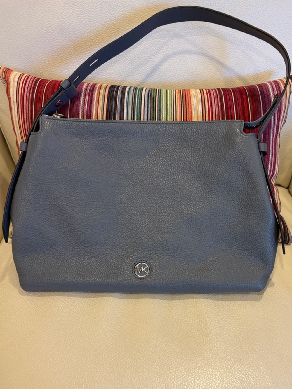 Michael Kors gorgeous grey supple Pebbled Leather Hobo Shoulder Bag - Like New!